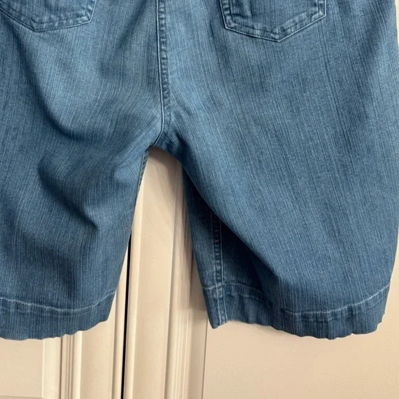 Womens Size XL Pull-On Elastic Waist Medium Wash Denim Bermuda Shorts by VENUS - Picture 8 of 8